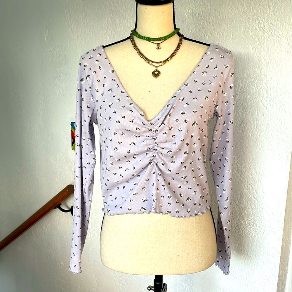 Monki NWT Organic Lettuce Edge Ruched Floral Long Sleeve Dusty Lilac . Size XL